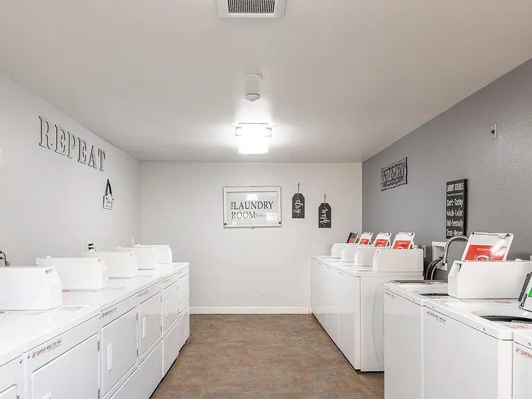 Willow Creek Apartments — Photo 19