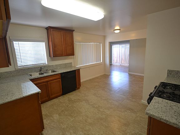 4th image of 301 Di Maggio Ave
