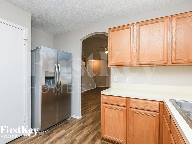 609 Hollyberry Dr — Photo 6