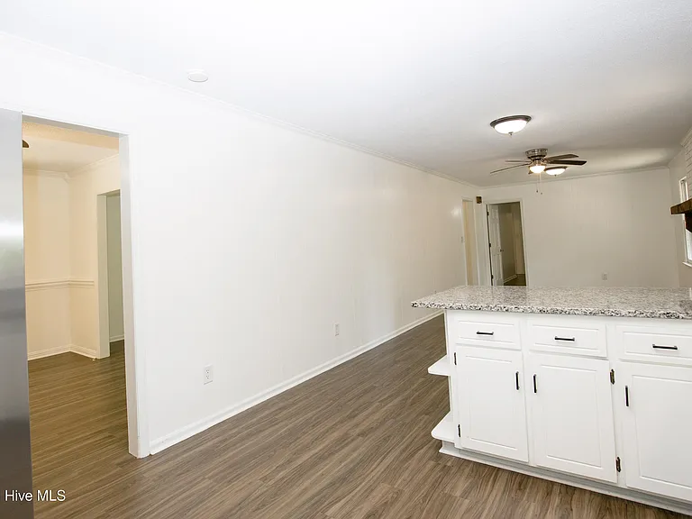 901 Glendale Dr — Photo 11