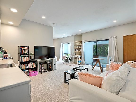 5th image of 2055 Cambridge Ave