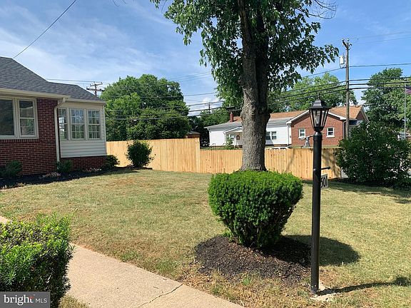 3rd image of 501 Woodford St