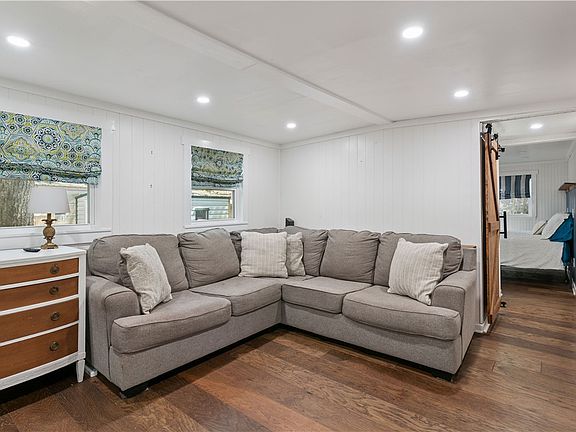 4th image of 1700 Demere Rd