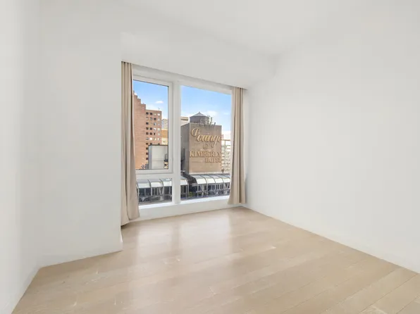 138 East 50th Street image 4 of 11