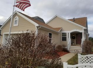 6807 S Cotswald Dr, Grand Ledge, MI 48837