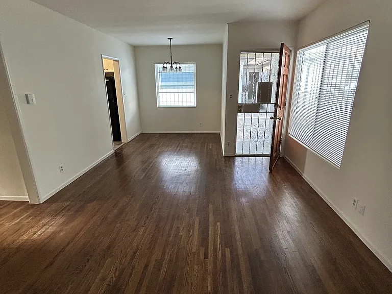 1933 S Palm Grove Ave — Photo 4