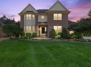 39179 Devonshire Ct, Harrison Township, MI 48045