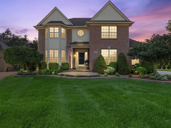 39179 Devonshire Ct, Harrison Township, MI 48045