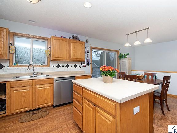 5th image of 1006 Wettergren St