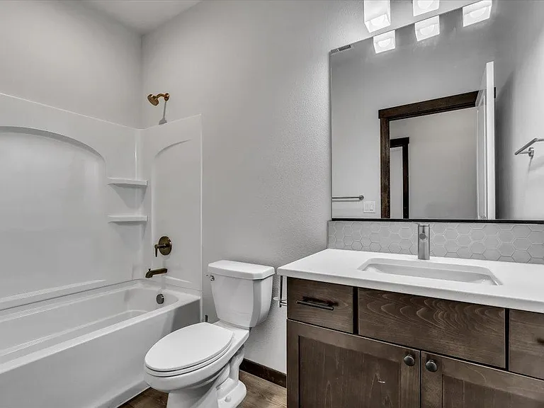 2905 N Corvus St — Photo 16
