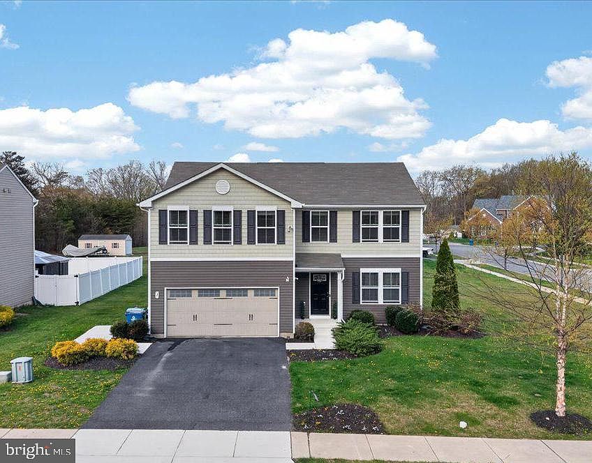 1st image of 2 Ridgely Forest Dr