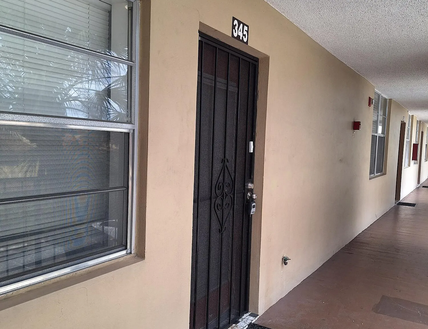 1 bed, 1.0 bath, 705 sqft, $1,295 — Photo 2