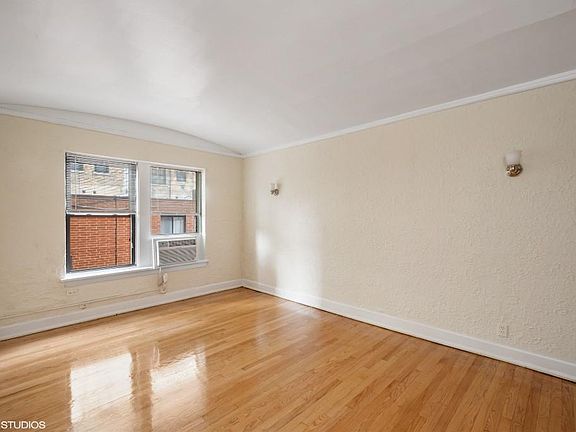 4th image of 536 W Arlington Pl APT 6