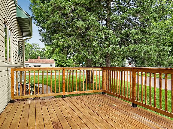 5th image of 555 2nd Ave NW