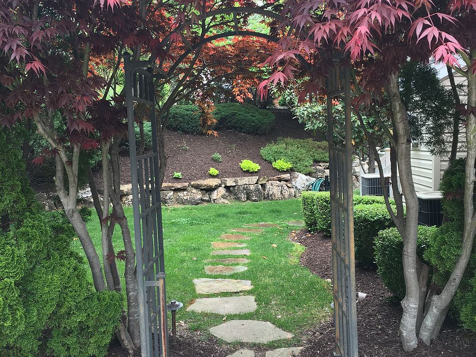 2nd image of 271 Greycliff Bluff Dr