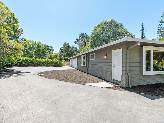4th image of 20 Shoshone Pl