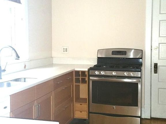 Kitchen Stove 12ft  by 9ft