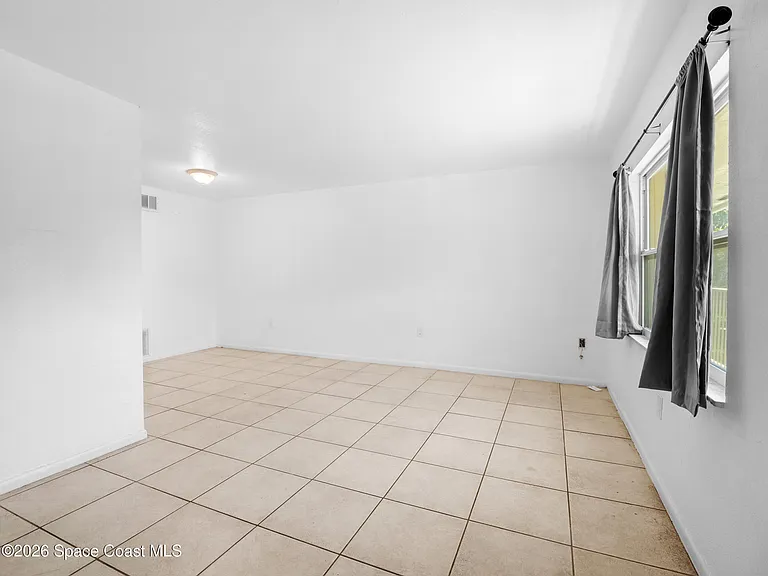 89 NW Irwin Ave #7 — Photo 3
