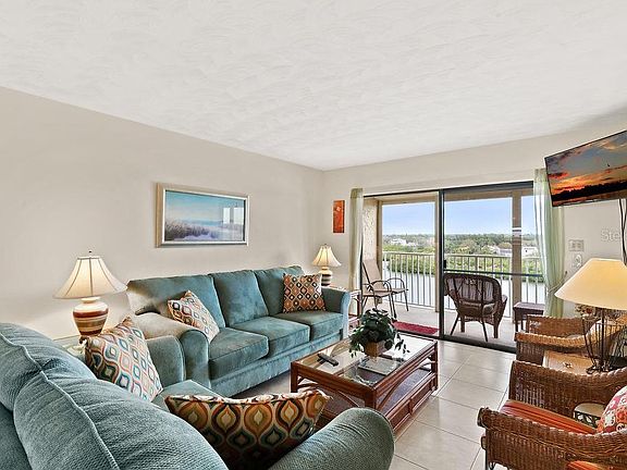 5th image of 19451 Gulf Blvd APT 712