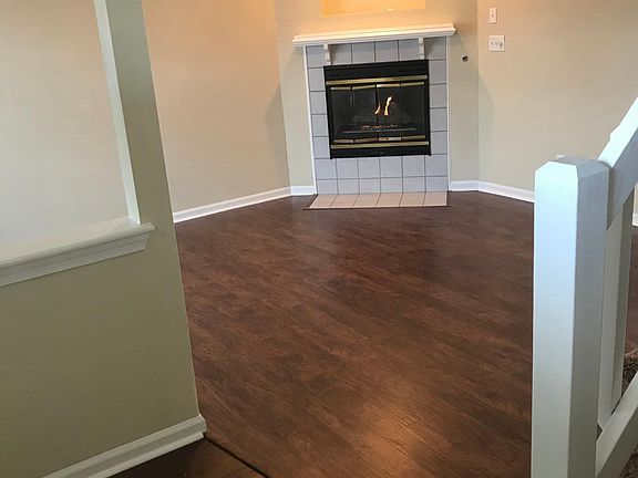 Gas Fireplace in Livingroom!