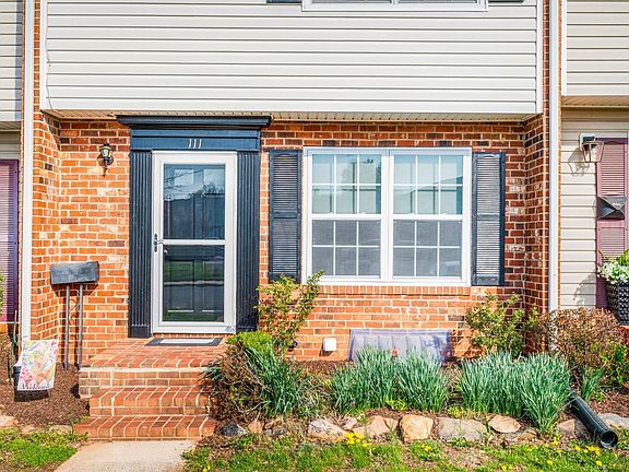 3rd image of 111 Kettering Ln