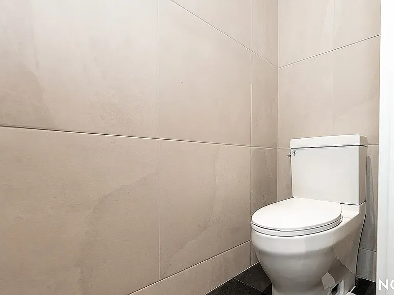 483 Driggs Ave #1B — Photo 8