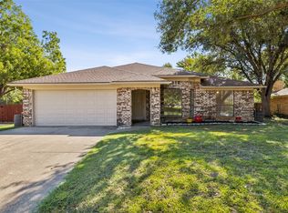 1225 Usher St, Benbrook, TX 76126