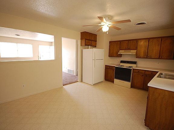 5th image of 104 Lancaster Dr