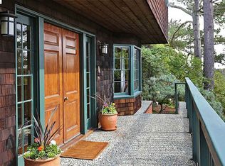 2718 Las Aromas, Oakland, CA 94611