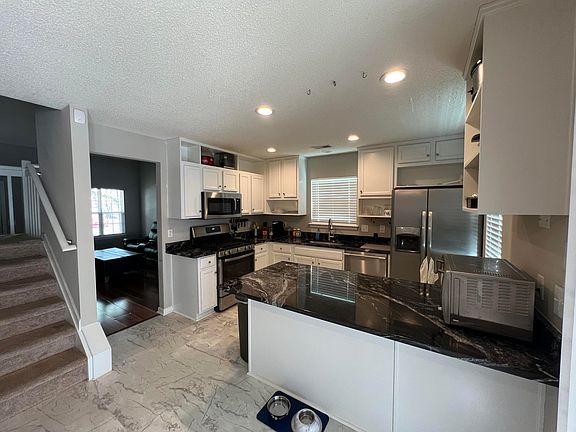 5th image of 7918 Shadow Oak Dr