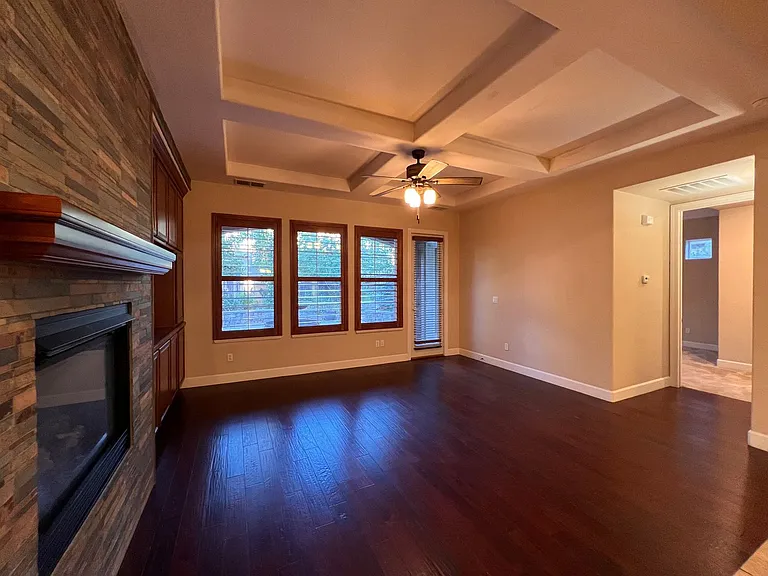 10880 Pentwater Dr — Photo 2
