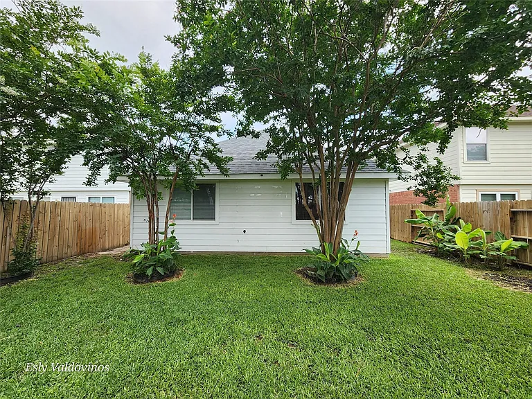 638 Aldenwick Ln — Photo 17