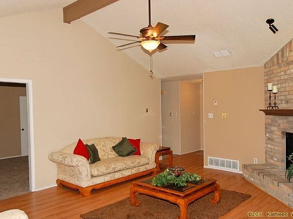 4th image of 1052 Westcliff Ave