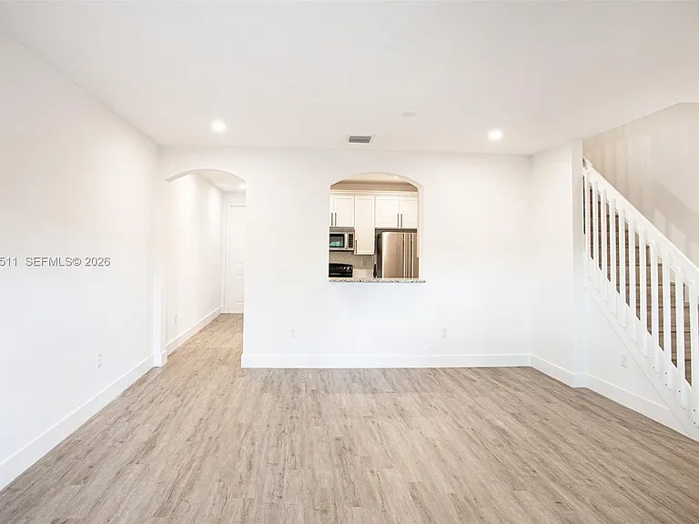 4234 NE 9th St #4234 — Photo 5