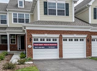 1147 Falcon Ridge Dr #56, Elgin, IL 60124