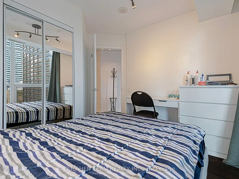 21 Carlton St #1105 — Photo 14