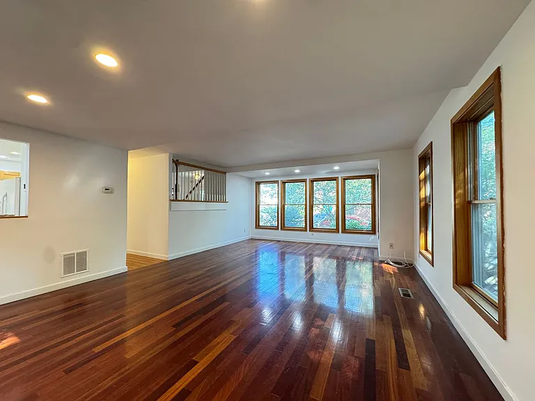 23 Edwards St — Photo 11