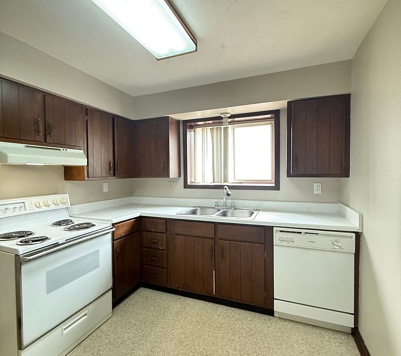 1st image of 6917 Military Ave #4