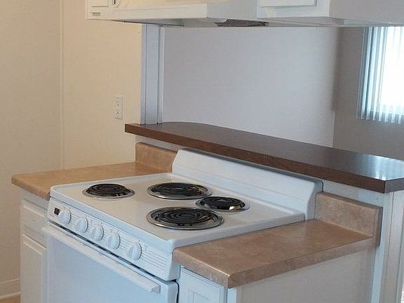 2nd image of 4250 N Lakewood Blvd APT 9