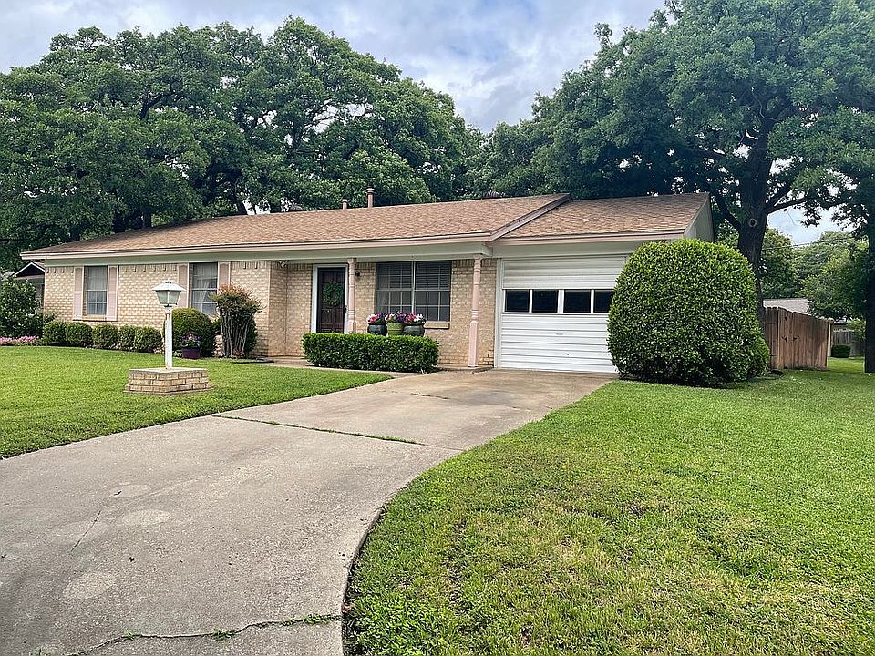 1st image of 153 Oakhurst Dr