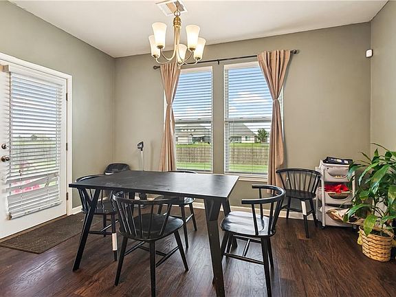 5th image of 709 Lakeshore Village Dr