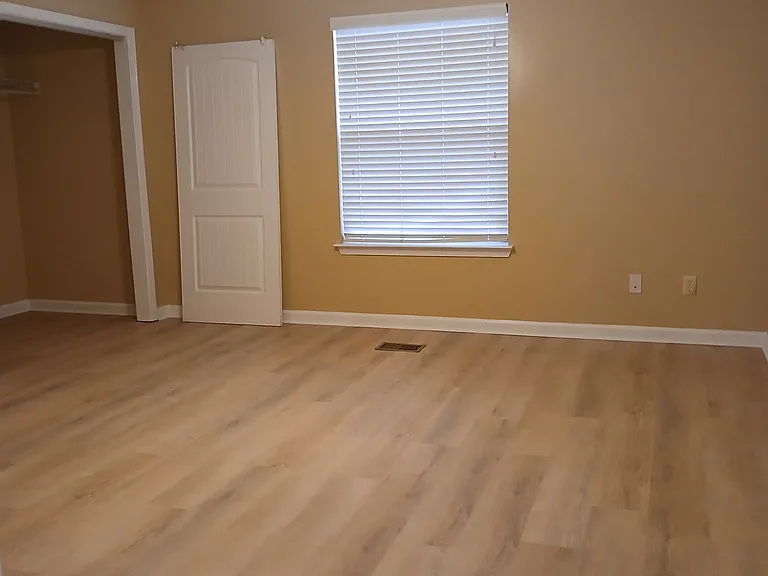 Upstairs: Bedroom 2