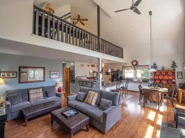 8 Deer Run, Wilmington, VT 05363