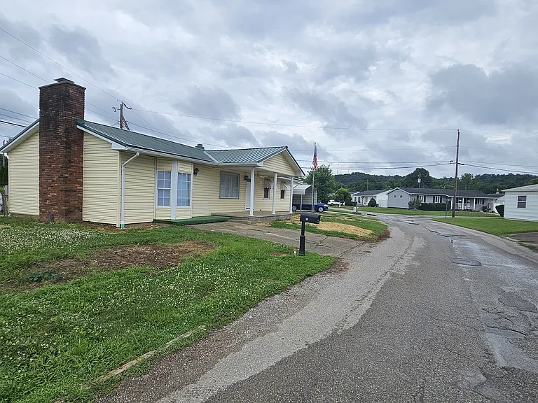 102 Martin Dr — Photo 11