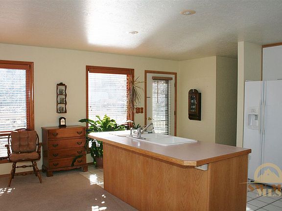3rd image of 370 Cougar Dr
