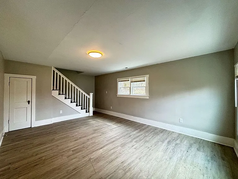 30-32 Lagonda Ave — Photo 45