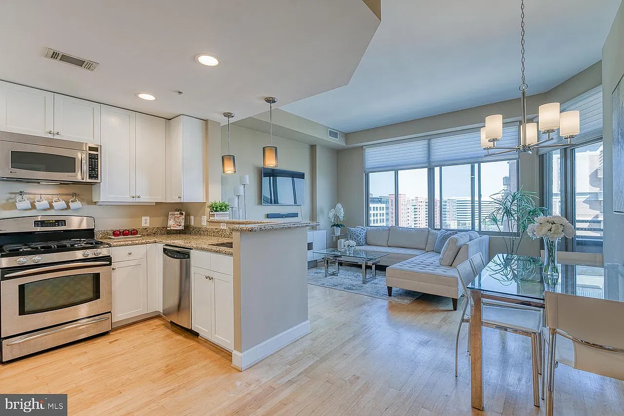 1 bed, 824 sqft, $2,900 — Photo 1