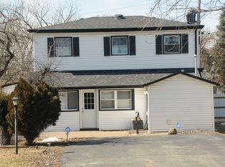 316 1st St, Wheeling, IL 60090