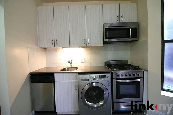 Rented by Link NY Realty | media 23