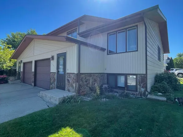 1101 19th St SE, Mandan, ND 58554